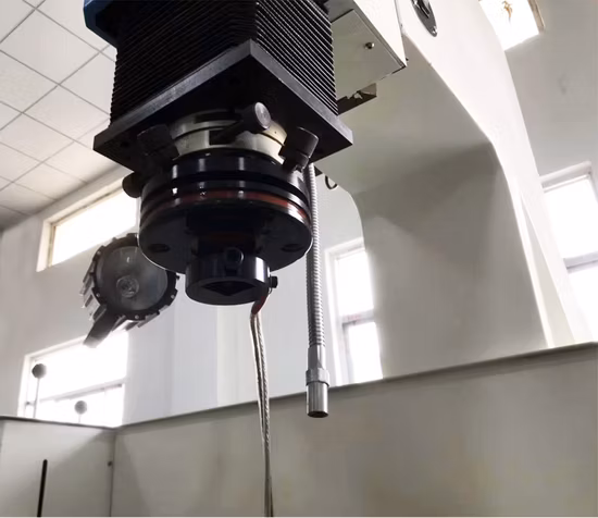 EDM Znc600 que acende a elevada precisão da máquina da erosão CNC morre máquina de naufrágio